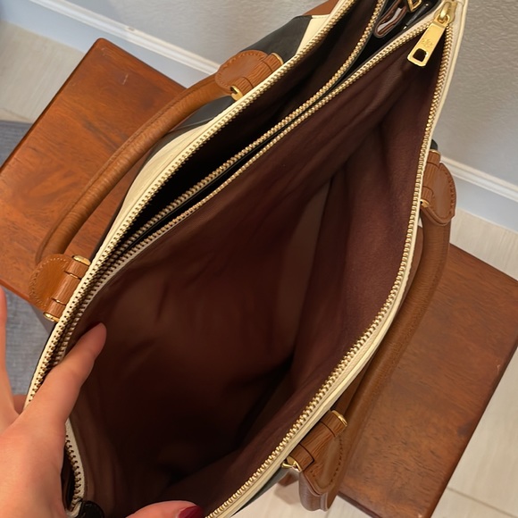 Ralph Lauren leather purse. - Picture 5 of 5